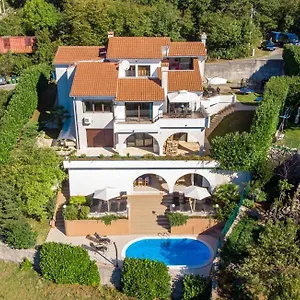 https://kuca-za-odmor-villa-carlylocs.primorje-gorskikotar.com